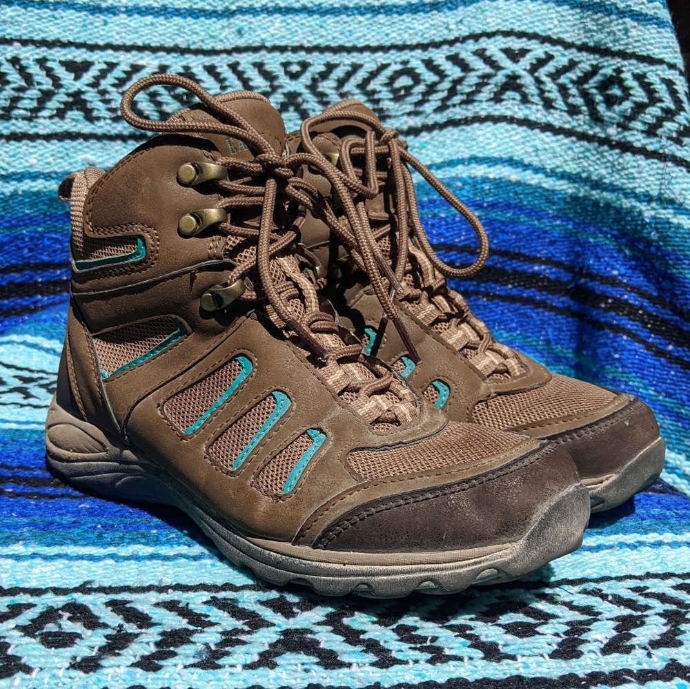 HIKING BOOTS